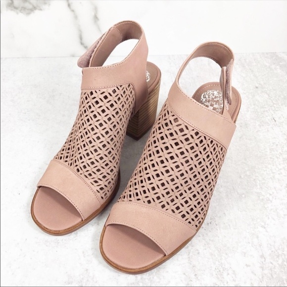 Vince Camuto Shoes - New Vince Camuto keannie blush leather heels 6.5